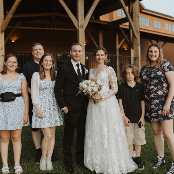 Meet your Posher, Danielle - Picture 2 of 3